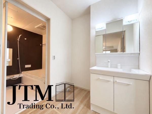 ���ʑ�E���ʏ� ���̎x�x����̃P�A���C�����悭�n�܂���ʋ�ԁB�傫�ȃ~���[�ƍL�߂̃{�E���ŁA�Ƒ��݂�Ȃ����K�Ɏg����݌v�ł��B�Q�������������ł���Ƃ�̂��鎞�Ԃ𐶂ݏo���܂��B1 ���̂͂��܂�ƏI����S�n�悭��