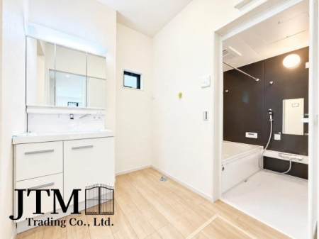 ���ʑ�E���ʏ� �����t���̕��ʂ��̗ǂ����ʎ��͊��C�����₷�������Ȋ���ۂ��₷���̂����́������̐g�x�x�����K�ɂł���֗��ȋ�Ԃł��B
��CG�������s���Ă��邽�߁A����ƈقȂ�ꍇ���������܂��B
