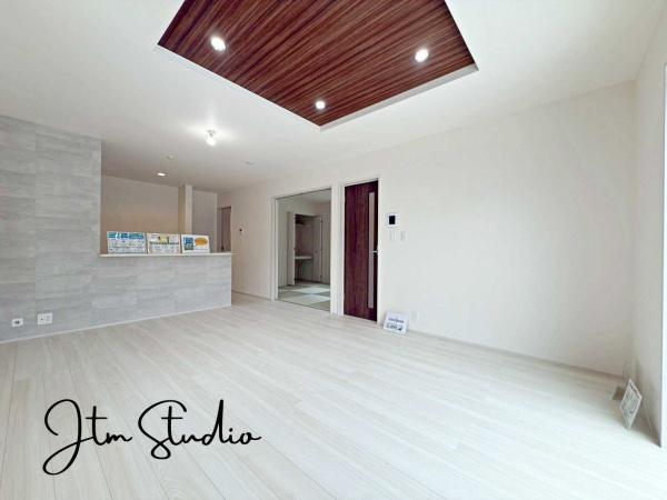 rO _CjOe[uE\t@[ZbgEsu{[hƂĔzułLłBƋ̃CAEgVX^[g̊ÿ݂łˁ