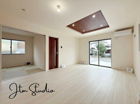 rO ZłAƑĐHĒƂ肠傫̃_CjOXy[XIƑ݂ȂŃe[u͂ޑfGȎԂyŉ