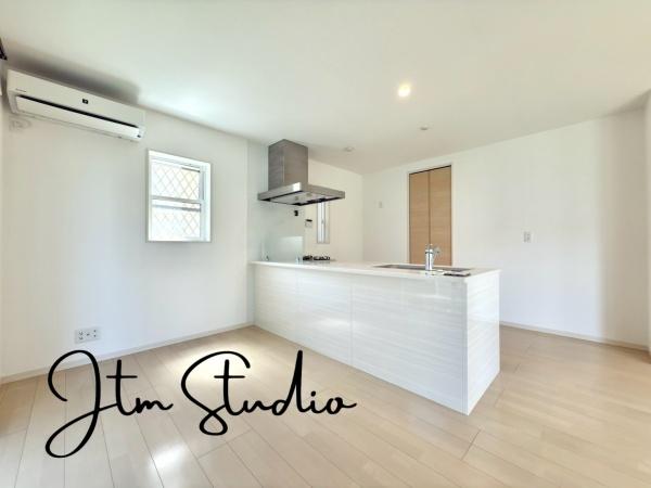 Lb` Ƒƈꏏɉ߂̂ΖʃLb`̖́ȈobȂꏏɂyގԂ́ARƏΊ炪AƑJ[߂؂ȂЂƂƂB̂^C炵Lɍʂ܂