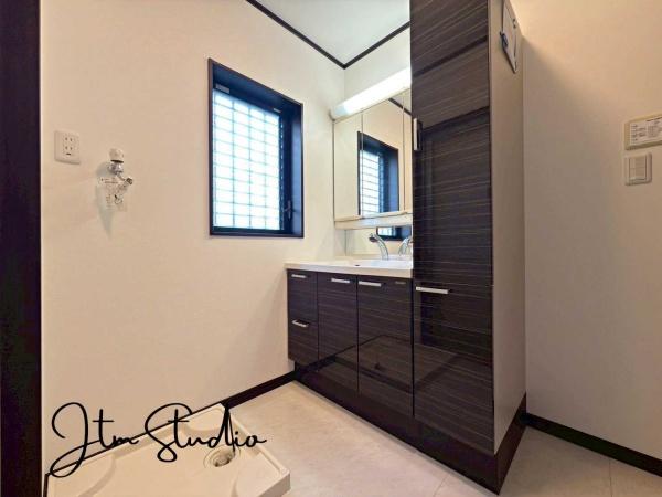 ʑEʏ ̎xx̃PAC悭n܂ʋԁB傫ȃ~[ƍL߂̃{EŁAƑ݂ȂKɎg݌vłBQłƂ̂鎞Ԃ𐶂ݏo܂B1 ̂͂܂ƏISn悭