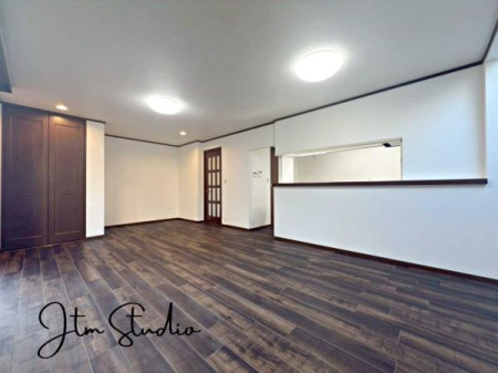 rO ZłAƑĐHĒƂ肠傫̃_CjOXy[XIƑ݂ȂŃe[u͂ޑfGȎԂyŉ