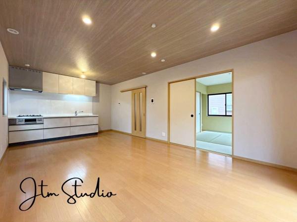 rO _CjOe[uE\t@[ZbgEsu{[hƂĔzułLłBƋ̃CAEgVX^[g̊ÿ݂łˁ