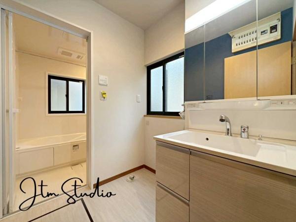 ʑEʏ ^̋ݒuꂽʑ́AƑɐgxxĂKɎg܂[LxŁAU炩₷ʑۂĂ܂BtŊCłAȋԂێł̂͂ł