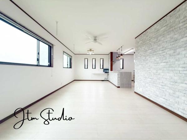 rO ZłAƑĐHĒƂ肠傫̃_CjOXy[XIƑ݂ȂŃe[u͂ޑfGȎԂyŉ