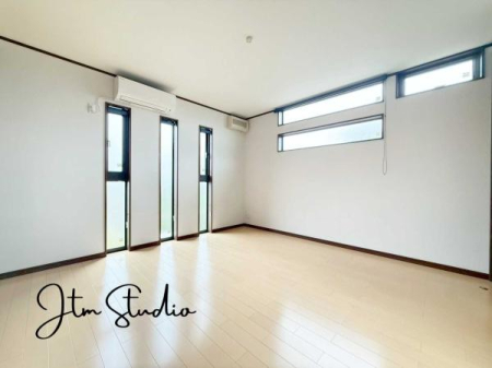 m ̔AV1}鋏BCɓ̃CeAɈ͂܂ꂽfGȋԂɍグ鎖ŁA^ɃbNXł鎞Ԃ߂ƂołB