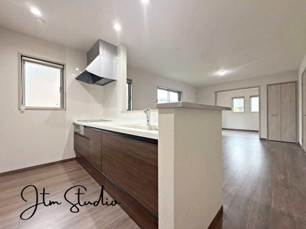 Lb` Ƒƈꏏɉ߂̂ΖʃLb`̖́ȈobȂꏏɂyގԂ́ARƏΊ炪AƑJ[߂؂ȂЂƂƂB̂^C炵Lɍʂ܂