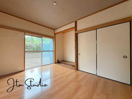 m ̔AV1}鋏BCɓ̃CeAɈ͂܂ꂽfGȋԂɍグ鎖ŁA^ɃbNXł鎞Ԃ߂ƂołB