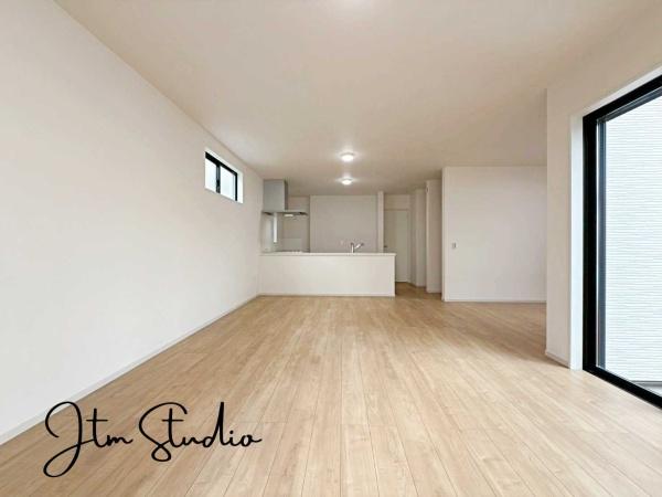 rO _CjOe[uE\t@[ZbgEsu{[hƂĔzułLłBƋ̃CAEgVX^[g̊ÿ݂łˁ