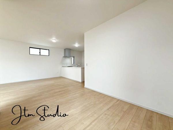 rO ZłAƑĐHĒƂ肠傫̃_CjOXy[XIƑ݂ȂŃe[u͂ޑfGȎԂyŉ