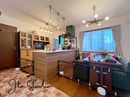 rO ZłAƑĐHĒƂ肠傫̃_CjOXy[XIƑ݂ȂŃe[u͂ޑfGȎԂyŉ