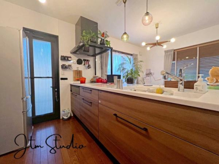 Lb` Ƒƈꏏɉ߂̂ΖʃLb`̖́ȈobȂꏏɂyގԂ́ARƏΊ炪AƑJ[߂؂ȂЂƂƂB̂^C炵Lɍʂ܂