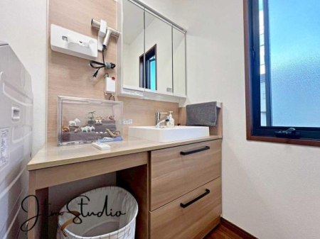 ʑEʏ ̎xx̃PAC悭n܂ʋԁB傫ȃ~[ƍL߂̃{EŁAƑ݂ȂKɎg݌vłBQłƂ̂鎞Ԃ𐶂ݏo܂B1 ̂͂܂ƏISn悭