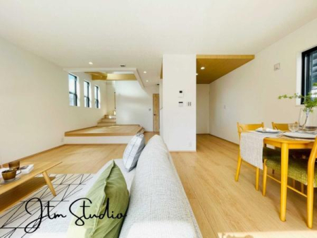 rO ZłAƑĐHĒƂ肠傫̃_CjOXy[XIƑ݂ȂŃe[u͂ޑfGȎԂyŉ