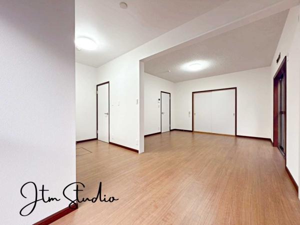 rO ZłAƑĐHĒƂ肠傫̃_CjOXy[XIƑ݂ȂŃe[u͂ޑfGȎԂyŉ