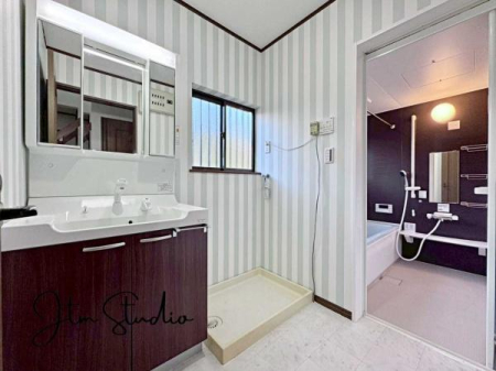 ʑEʏ ̎xx̃PAC悭n܂ʋԁB傫ȃ~[ƍL߂̃{EŁAƑ݂ȂKɎg݌vłBQłƂ̂鎞Ԃ𐶂ݏo܂B1 ̂͂܂ƏISn悭