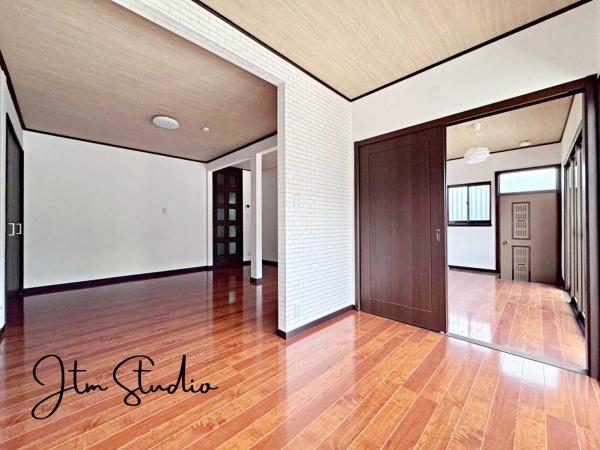 m ̔AV1}鋏BCɓ̃CeAɈ͂܂ꂽfGȋԂɍグ鎖ŁA^ɃbNXł鎞Ԃ߂ƂołB