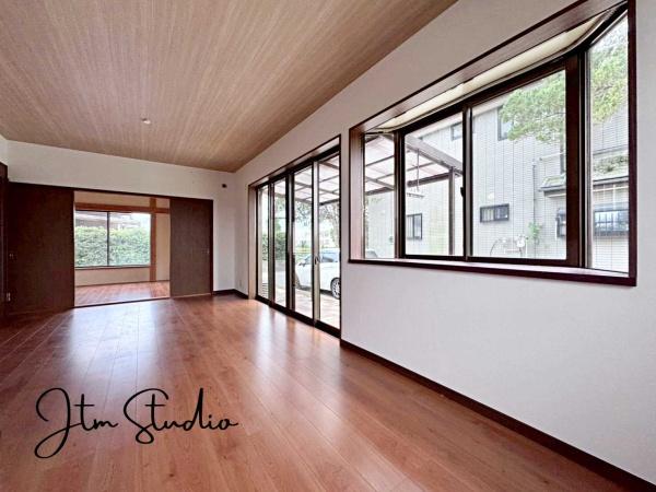 rO ZłAƑĐHĒƂ肠傫̃_CjOXy[XIƑ݂ȂŃe[u͂ޑfGȎԂyŉ