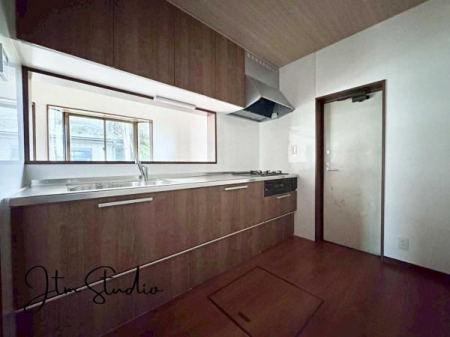 Lb` Ƒƈꏏɉ߂̂ΖʃLb`̖́ȈobȂꏏɂyގԂ́ARƏΊ炪AƑJ[߂؂ȂЂƂƂB̂^C炵Lɍʂ܂