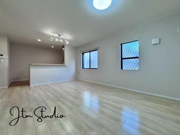 rO _CjOe[uE\t@[ZbgEsu{[hƂĔzułLłBƋ̃CAEgVX^[g̊ÿ݂łˁ