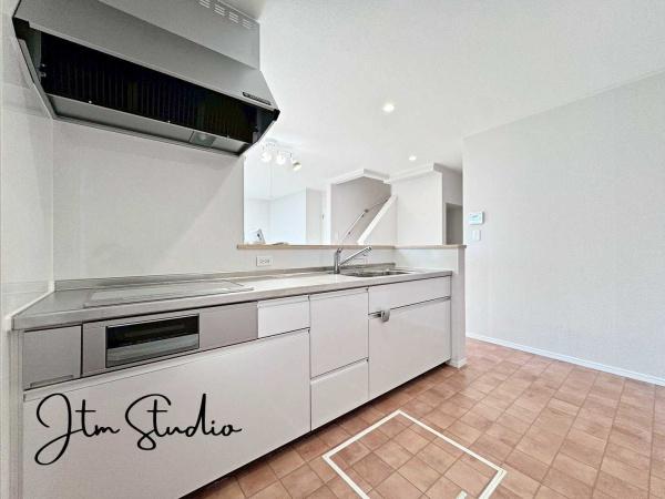 Lb` Ƒƈꏏɉ߂̂ΖʃLb`̖́ȈobȂꏏɂyގԂ́ARƏΊ炪AƑJ[߂؂ȂЂƂƂB̂^C炵Lɍʂ܂