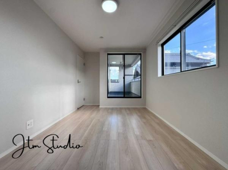 m ̔AV1}鋏BCɓ̃CeAɈ͂܂ꂽfGȋԂɍグ鎖ŁA^ɃbNXł鎞Ԃ߂ƂołB