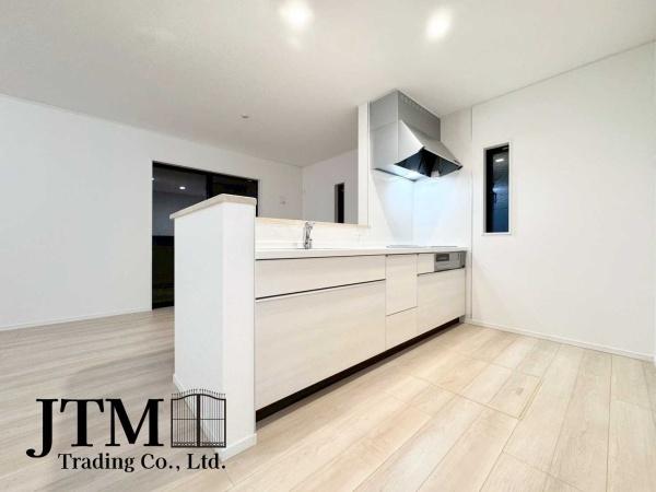 �L�b�`�� �������Ƒ��ƈꏏ�ɉ߂�����̂��ΖʃL�b�`���̖��́I�����̏o������b���Ȃ���ꏏ�ɂ��������y���ގ��Ԃ́A���R�ƏΊ炪���A�Ƒ����J��[�߂��؂ȂЂƂƂ��B�����̂������^�C������炵��L���ɍʂ�܂���