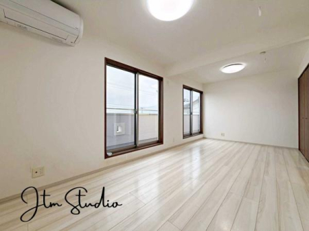 m ̔AV1}鋏BCɓ̃CeAɈ͂܂ꂽfGȋԂɍグ鎖ŁA^ɃbNXł鎞Ԃ߂ƂołB