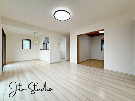 rO _CjOe[uE\t@[ZbgEsu{[hƂĔzułLłBƋ̃CAEgVX^[g̊ÿ݂łˁ