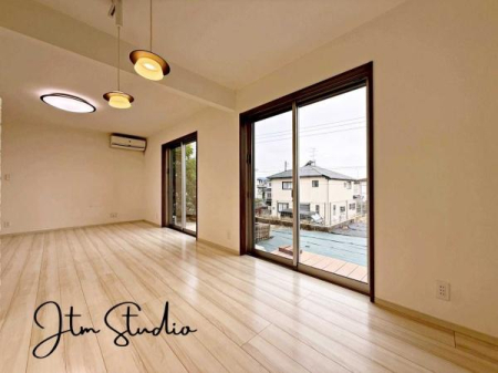 rO ZłAƑĐHĒƂ肠傫̃_CjOXy[XIƑ݂ȂŃe[u͂ޑfGȎԂyŉ