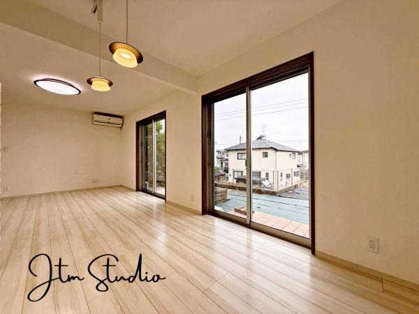 rO ZłAƑĐHĒƂ肠傫̃_CjOXy[XIƑ݂ȂŃe[u͂ޑfGȎԂyŉ