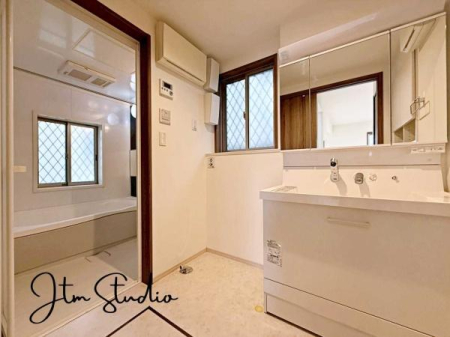 ʑEʏ ̎xx̃PAC悭n܂ʋԁB傫ȃ~[ƍL߂̃{EŁAƑ݂ȂKɎg݌vłBQłƂ̂鎞Ԃ𐶂ݏo܂B1 ̂͂܂ƏISn悭