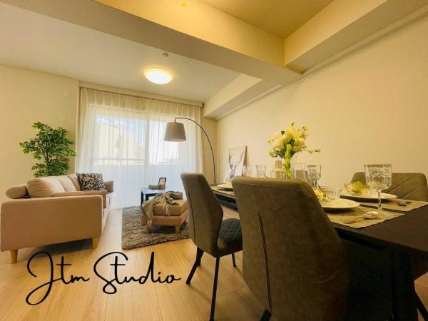 rO ZłAƑĐHĒƂ肠傫̃_CjOXy[XIƑ݂ȂŃe[u͂ޑfGȎԂyŉ