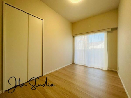 m ̔AV1}鋏BCɓ̃CeAɈ͂܂ꂽfGȋԂɍグ鎖ŁA^ɃbNXł鎞Ԃ߂ƂołB