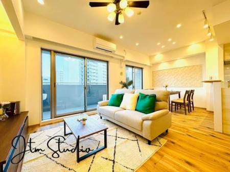 rO ZłAƑĐHĒƂ肠傫̃_CjOXy[XIƑ݂ȂŃe[u͂ޑfGȎԂyŉ