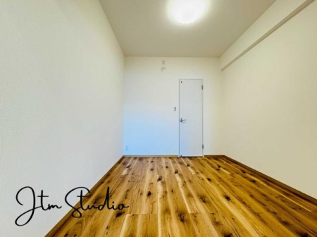 m ̔AV1}鋏BCɓ̃CeAɈ͂܂ꂽfGȋԂɍグ鎖ŁA^ɃbNXł鎞Ԃ߂ƂołB