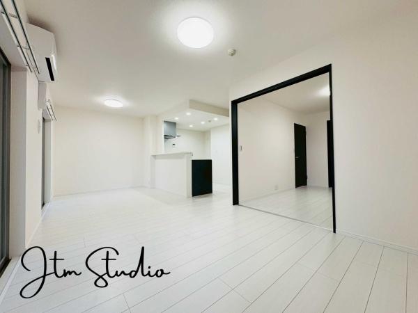 rO ZłAƑĐHĒƂ肠傫̃_CjOXy[XIƑ݂ȂŃe[u͂ޑfGȎԂyŉ