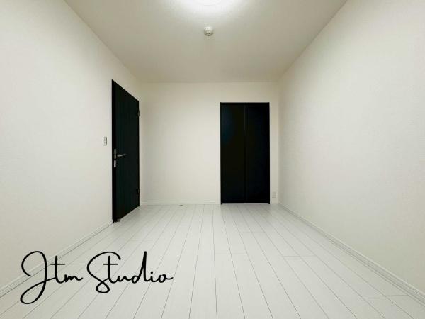 m ̔AV1}鋏BCɓ̃CeAɈ͂܂ꂽfGȋԂɍグ鎖ŁA^ɃbNXł鎞Ԃ߂ƂołB