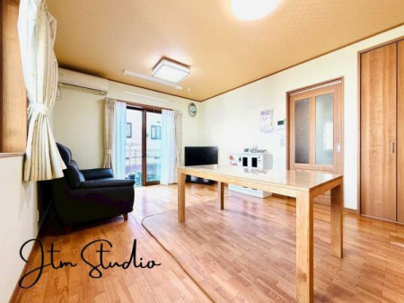 rO ZłAƑĐHĒƂ肠傫̃_CjOXy[XIƑ݂ȂŃe[u͂ޑfGȎԂyŉ