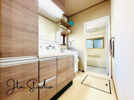 ʑEʏ ̎xx̃PAC悭n܂ʋԁB傫ȃ~[ƍL߂̃{EŁAƑ݂ȂKɎg݌vłBQłƂ̂鎞Ԃ𐶂ݏo܂B1 ̂͂܂ƏISn悭