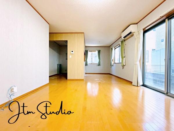 ���r���O �Z�������ł��A��������Ƒ��������ĐH�������Ē������Ƃ肠��傫���̃_�C�j���O�X�y�[�X�I�Ƒ��݂�ȂŃe�[�u�����͂ޑf�G�Ȏ��Ԃ��y����ŉ�������