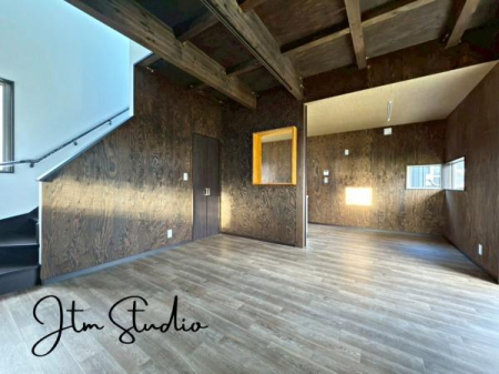 rO ZłAƑĐHĒƂ肠傫̃_CjOXy[XIƑ݂ȂŃe[u͂ޑfGȎԂyŉ