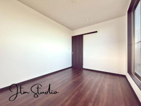 m ̔AV1}鋏BCɓ̃CeAɈ͂܂ꂽfGȋԂɍグ鎖ŁA^ɃbNXł鎞Ԃ߂ƂołB